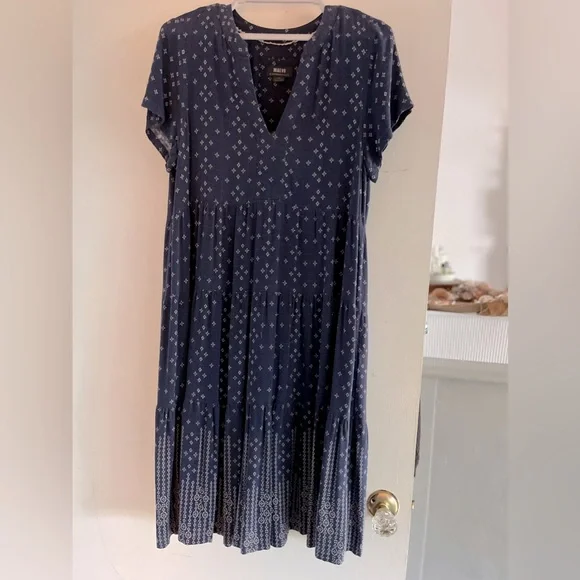 Anthropologie’s popular tiered Maeve dress. Navy & white. Large. - Picture 1 of 6